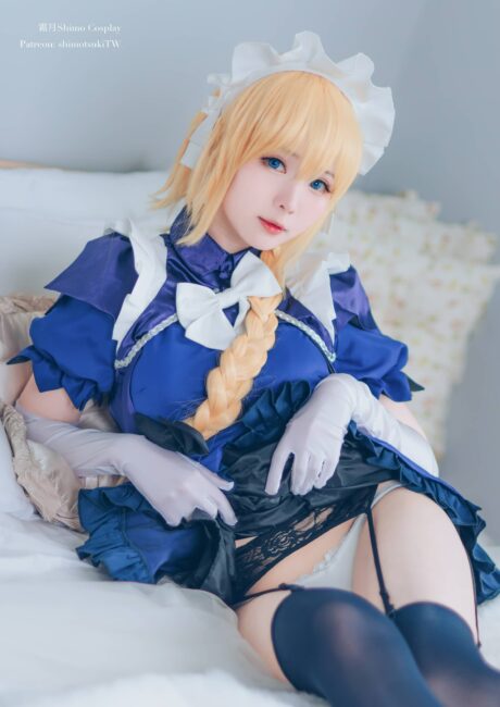 霜月shimo cosplay还原FGO圣女贞德,蓝白裙装勾勒温婉气质