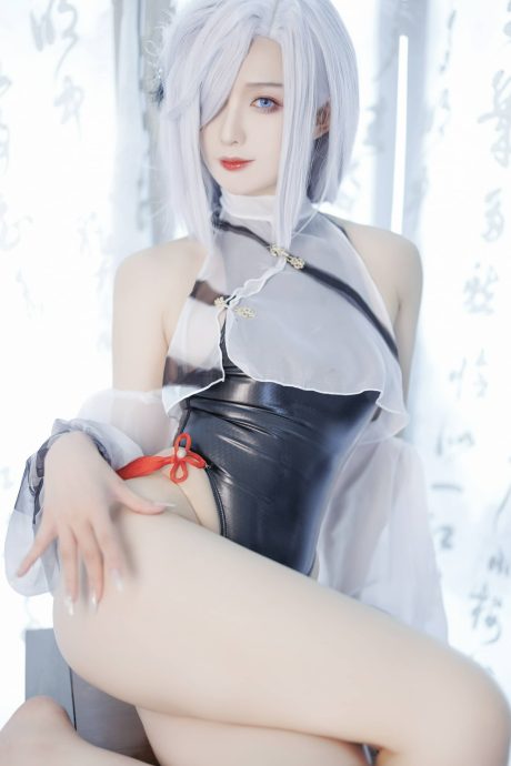 封疆疆v经典COS作品赏析：从俏皮柴郡魔术师到清冷原神申鹤水着