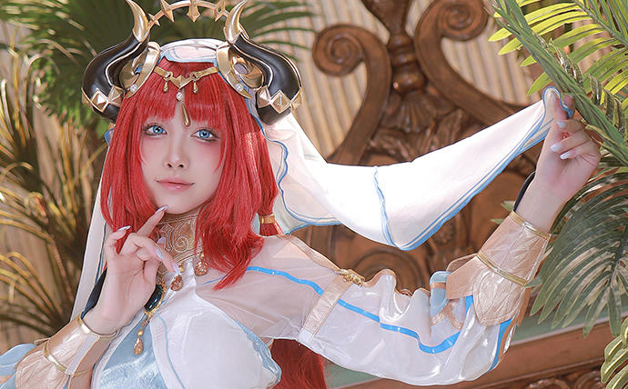 水淼aqua最新cosplay还原原神妮露,红发轻纱造型尽显舞者轻盈身姿