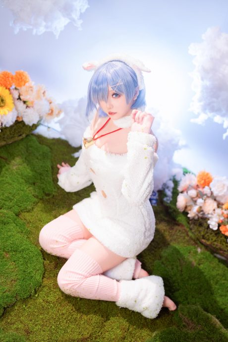 星之迟迟cos蕾姆绵羊装图集:毛绒女仆造型与灵动眼神细节赏析