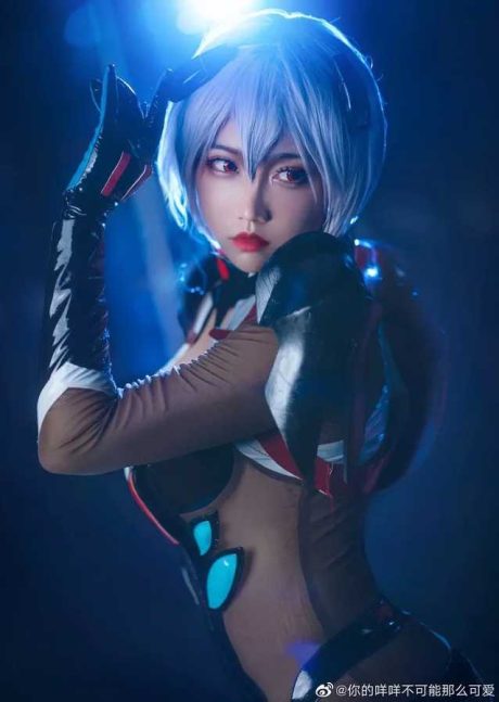 你的咩咩不可能那么可爱《EVA》绫波丽COS,科技感战斗服演绎清冷神态