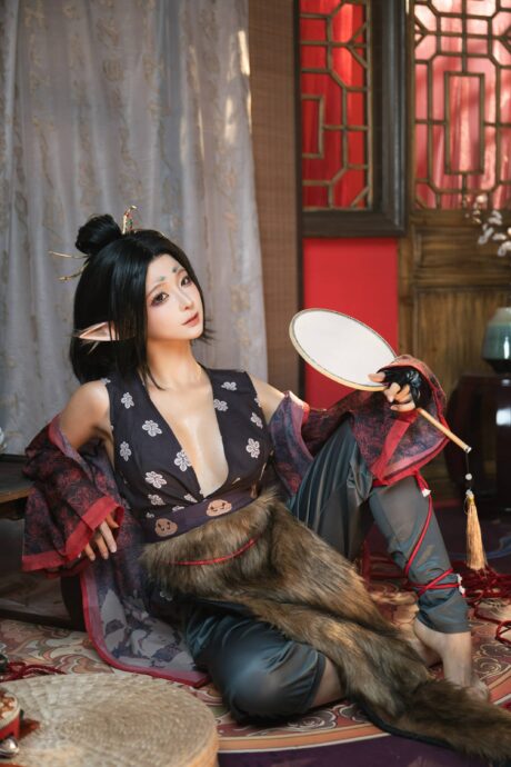 蠢沫沫cos萍萍图集,绒毛狐耳搭渐变长袍还原黑神话妖族少女