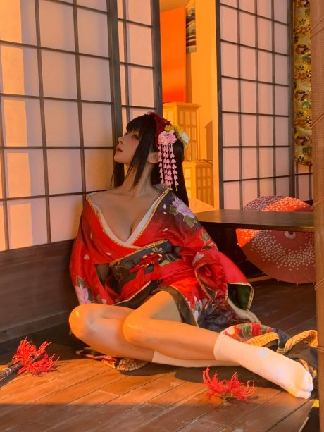 蠢沫沫狂三cos图集:红黑和服搭配油纸伞,还原约会大作战冷艳气场