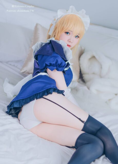 霜月shimo cosplay还原FGO圣女贞德,蓝白裙装勾勒温婉气质