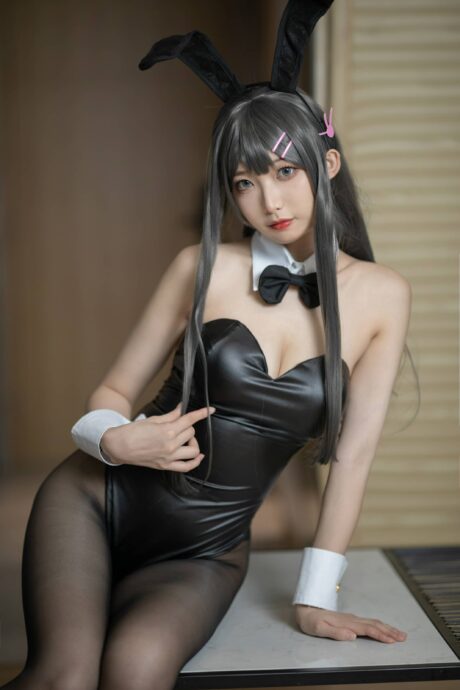 封疆疆v还原樱岛麻衣兔女郎COS，演绎青春猪头少年系列冷淡学姐气质