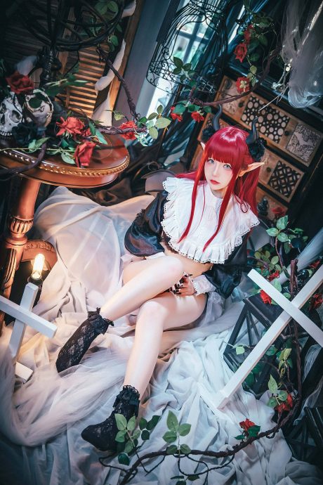雪晴astra cosplay喜多川海梦利兹魅魔，暗黑俏皮造型与神态细节还原