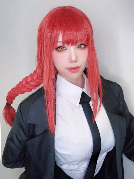 水淼aqua角色扮演《链锯人》玛奇玛：利落白衬衫演绎冷峻支配气场