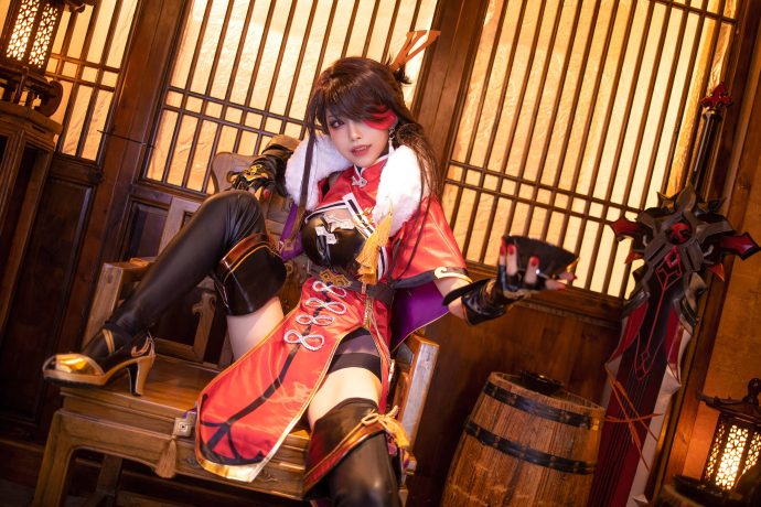 原神北斗霸气亮相,水淼aqua的cosplay写真作品还原无冕龙王英姿
