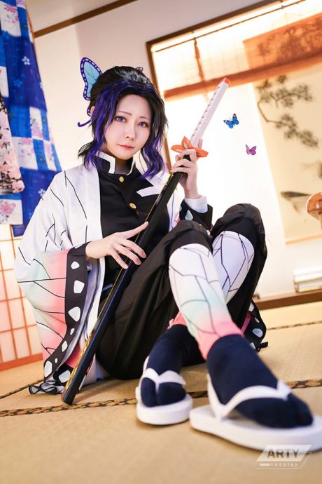 arty亚缇鬼灭之刃蝴蝶忍写真：蝶翅羽织与紫瞳笑意下的虫柱还原
