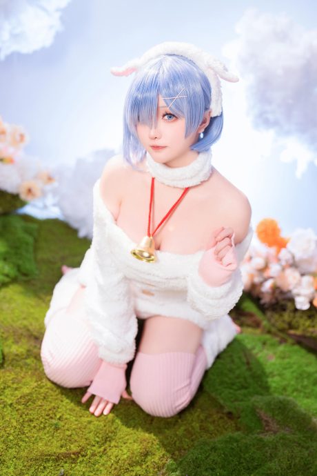 星之迟迟cos蕾姆绵羊装图集:毛绒女仆造型与灵动眼神细节赏析