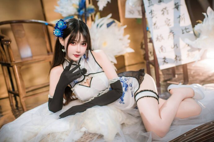 羽生三未青花瓷旗袍演绎艳娘幻梦谭瓶儿，定格典雅温婉的国风写真
