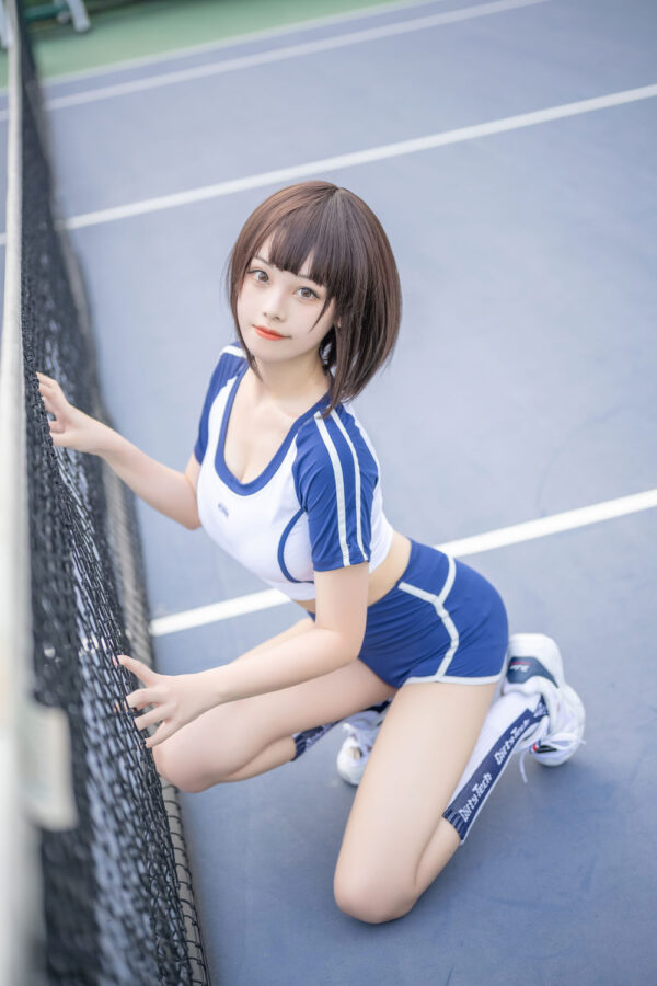 蜜汁猫裘cos写真：户外网球场体操服造型，定格阳光明媚的运动系少女