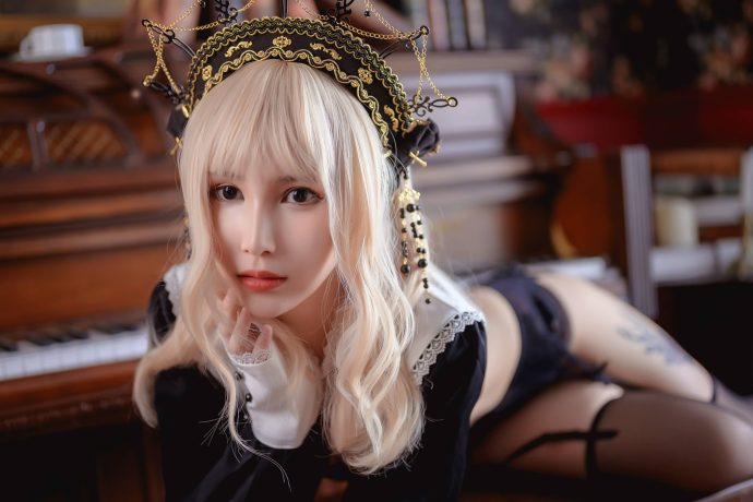 vams子高冷风格写真合集：修女与兔女郎经典造型视觉盘点