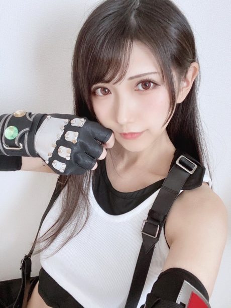 小日向くるみ《最终幻想VII》蒂法COS：细致还原经典战装与坚韧神韵