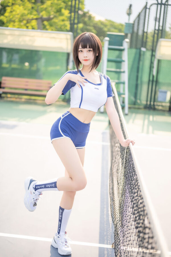 蜜汁猫裘cos写真：户外网球场体操服造型，定格阳光明媚的运动系少女