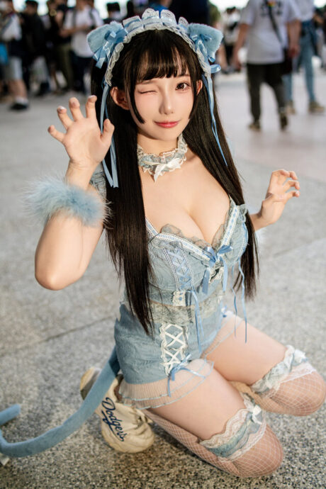 佞佞Ning亮相PF42漫展现场,灵动猫娘COS造型尽显小恶魔魅力