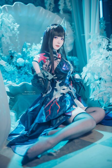 还原星穹铁道海瑟音：霜月shimo cosplay展现深海人形的清冷姿态