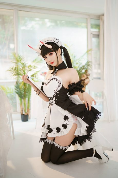 面饼仙儿女仆装还原碧蓝航线能代：冷峻双马尾与恶魔角的反差魅力