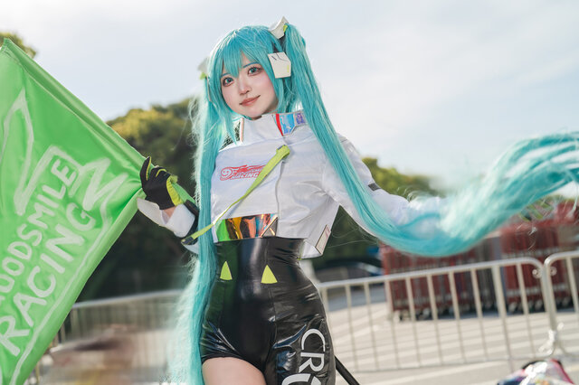 千夢chimu出镜NICONICO超会议，赛车初音未来COS现场返图