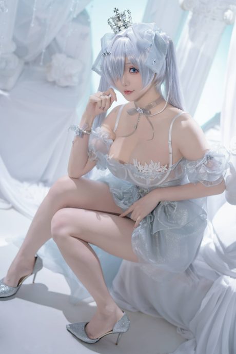 星之迟迟妮姬cos灰姑娘图集:华丽透光礼服还原童话水晶战姬
