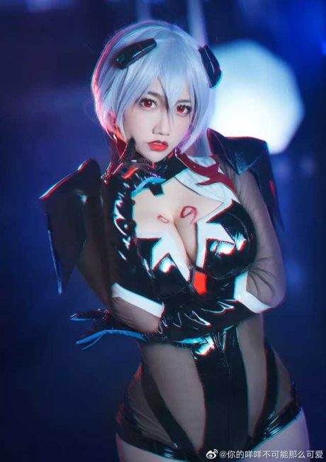 你的咩咩不可能那么可爱《EVA》绫波丽COS,科技感战斗服演绎清冷神态