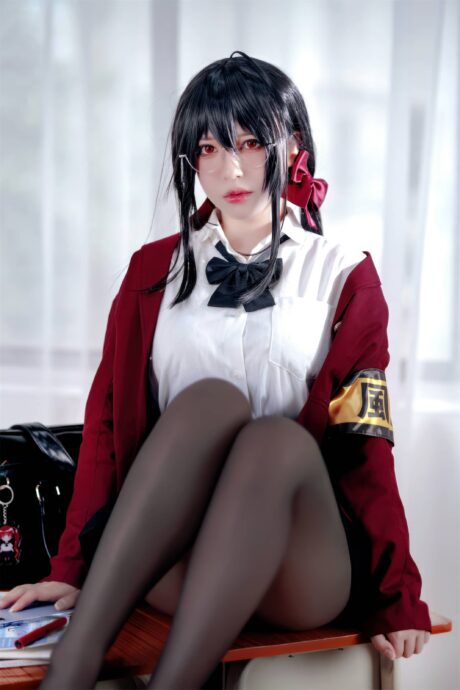 BANBANKO半半子出镜《碧蓝航线》大凤COS，端庄制服诠释风纪委员