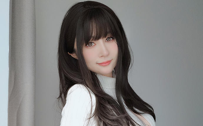 白银81写真系列：Fantia四套角色企划319张图，从御姐女上司到居家毛衣的反差演绎