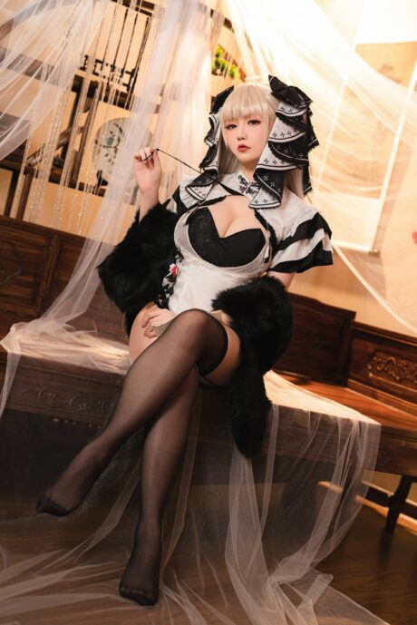 碧蓝航线星之迟迟可畏旗袍COS写真:黑白暗纹剪裁演绎皇家舰娘优雅韵味