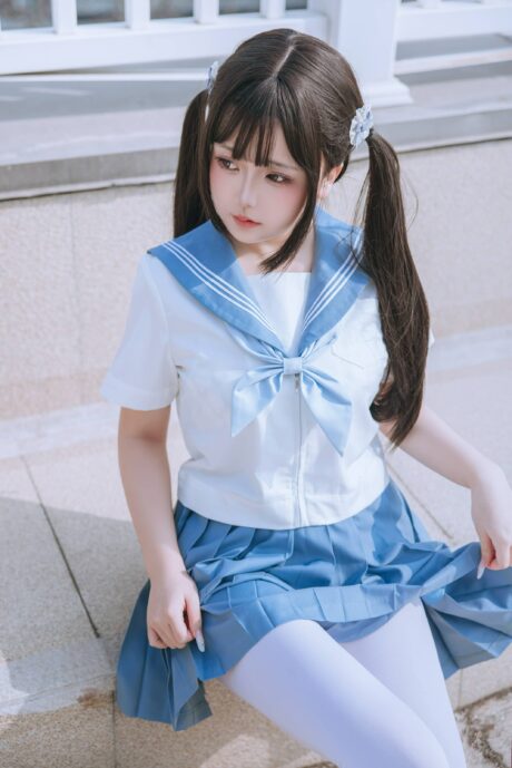 日奈娇原创JK制服写真:蓝白水手服配双马尾,诠释甜美清爽学妹风