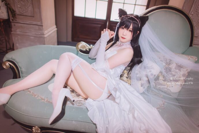 霜月shimo写真还原碧蓝航线爱宕花嫁，纯白婚纱展现温婉新娘气质