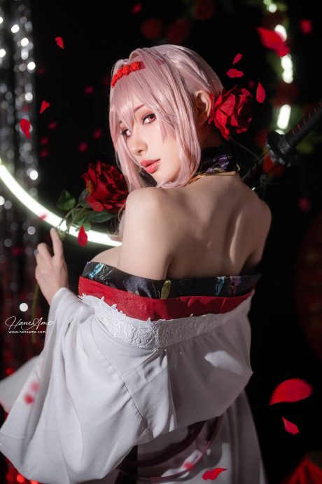 COS雨波_HaneAme带来《胜利女神：妮姬》红莲COS，和风战袍执剑亮相
