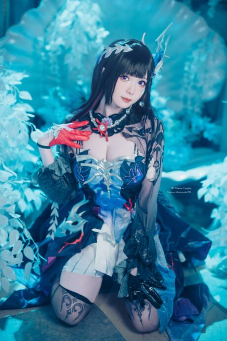 还原星穹铁道海瑟音：霜月shimo cosplay展现深海人形的清冷姿态
