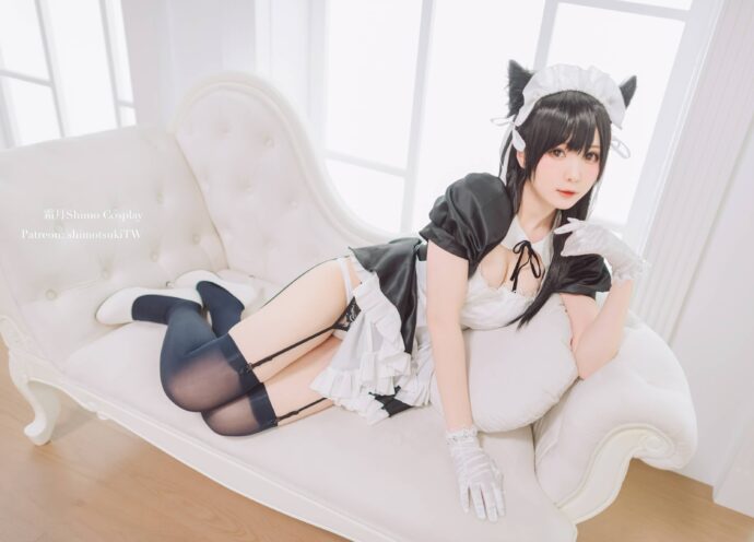 霜月shimo女仆爱宕COS：柔和光影还原碧蓝航线重巡舰娘优雅气质