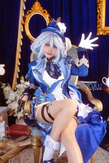Byoru原神芙宁娜COS写真:水纹华服与冷调光影还原枫丹女神气质