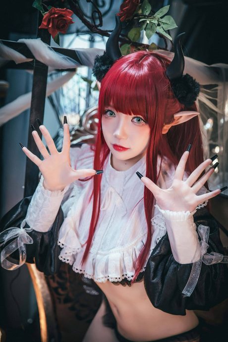 雪晴astra cosplay喜多川海梦利兹魅魔，暗黑俏皮造型与神态细节还原