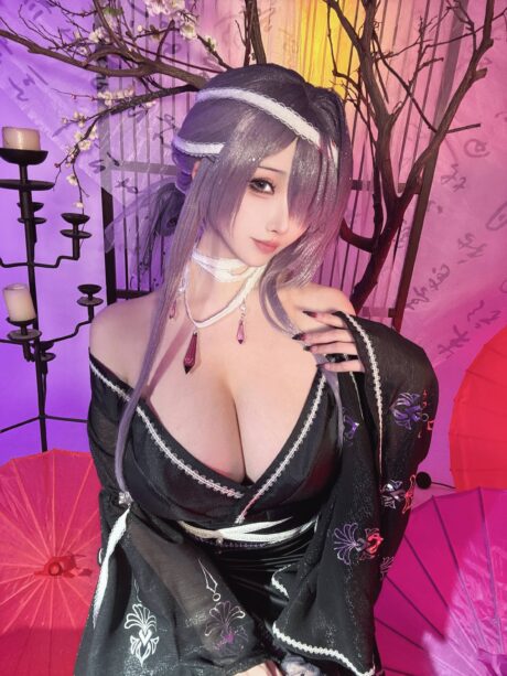 rioko凉凉子COS碧蓝航线浅间,黑紫巫女服尽显重樱舰娘冷艳气质
