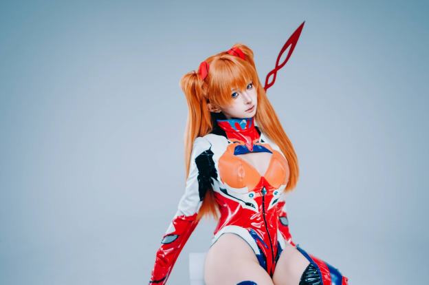蠢沫沫cosplay写真图片：还原新世纪福音战士明日香红色战斗服造型