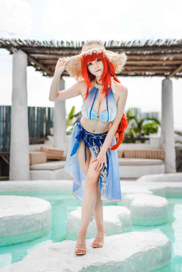 原神妮露泳池度假造型,蜜汁猫裘cos写真演绎清爽蓝白夏日风