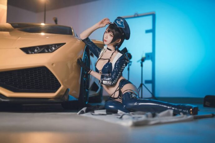 封疆疆v还原碧蓝航线巴尔的摩赛车女郎,利落短发展现飒爽赛道气场