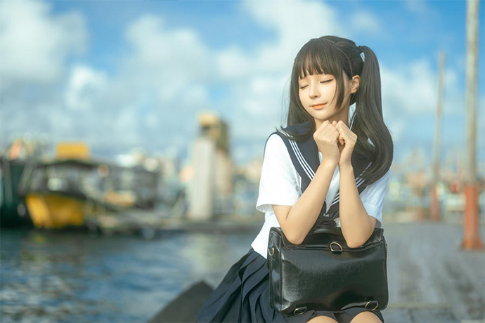 蠢沫沫海风作品欣赏：水手服漫步海边码头的清爽外景写真