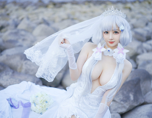 叉子宝宝婚纱cos碧蓝航线光辉，海景纯白礼服尽显温婉端庄气质