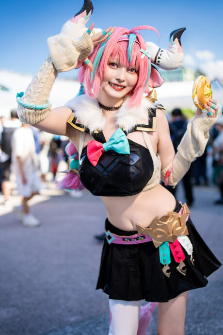 Suzuran现身FF45漫展现场，甜美COS《原神》瓦雷莎的悠闲日常