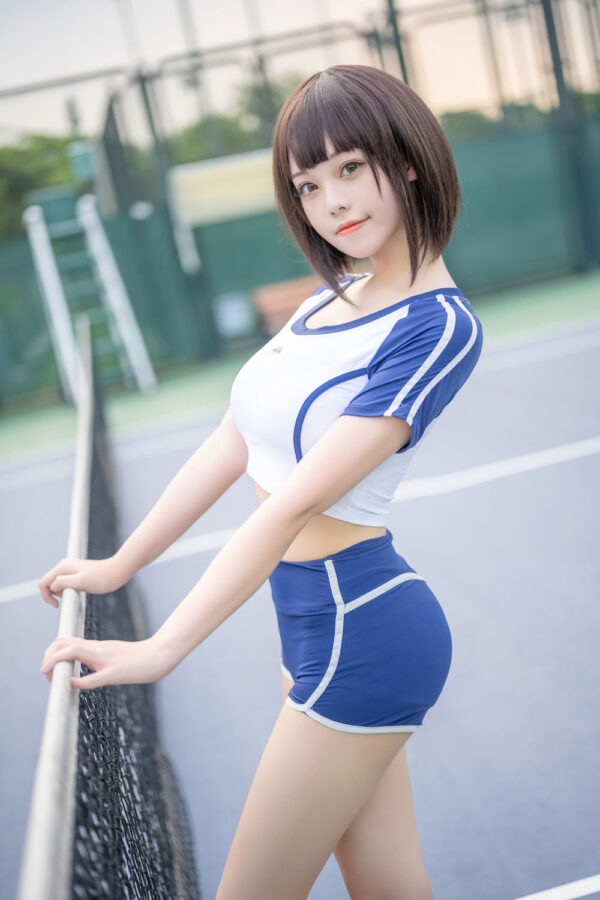 蜜汁猫裘cos写真：户外网球场体操服造型，定格阳光明媚的运动系少女