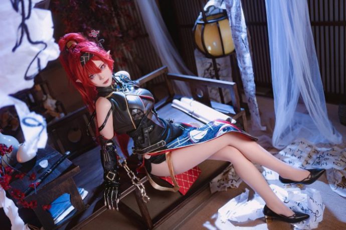 Hazelnut_榛子《鸣潮》吟霖COS:考究服饰细节与温润从容的角色神韵