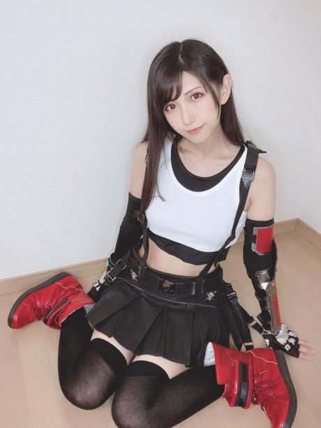 小日向くるみ《最终幻想VII》蒂法COS：细致还原经典战装与坚韧神韵