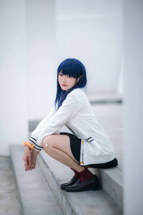 瓜希酱 cos 宝多六花,经典开衫制服还原《SSSS.GRIDMAN》校园日常