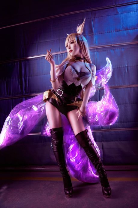 Shika小鹿鹿《英雄联盟》阿狸COS,红白经典造型诠释九尾妖狐的灵动甜美