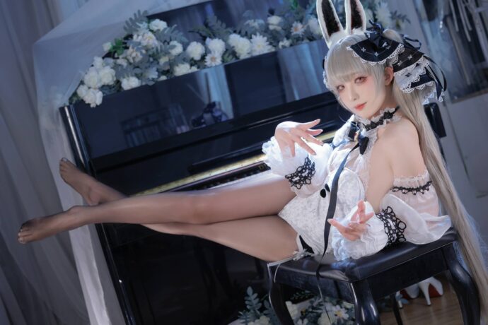 封疆疆v《碧蓝航线》可畏兔女郎COS：精致黑白蕾丝展现皇家优雅与反差