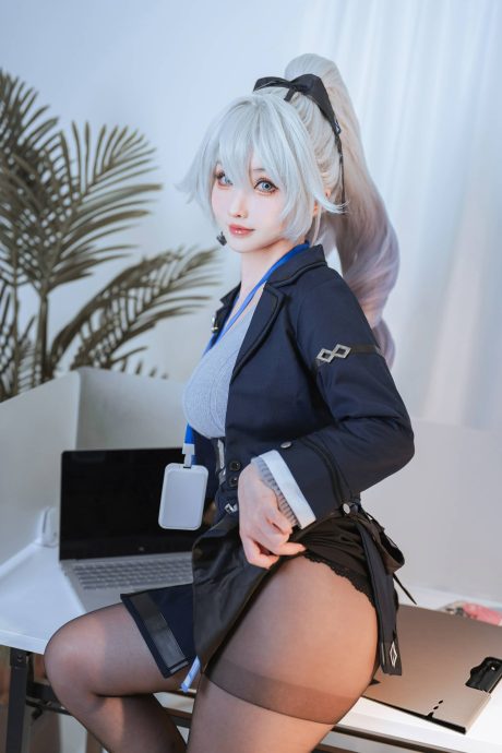 rioko凉凉子制服COS星穹铁道布洛妮娅，换上现代西装变身职场女总裁