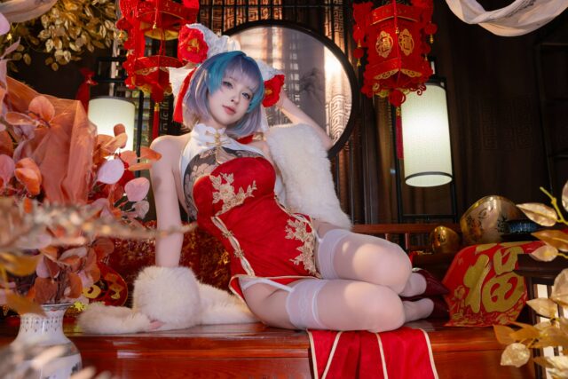 清水由乃新春cos碧蓝航线柴郡，红金改良旗袍演绎灵动猫系少女